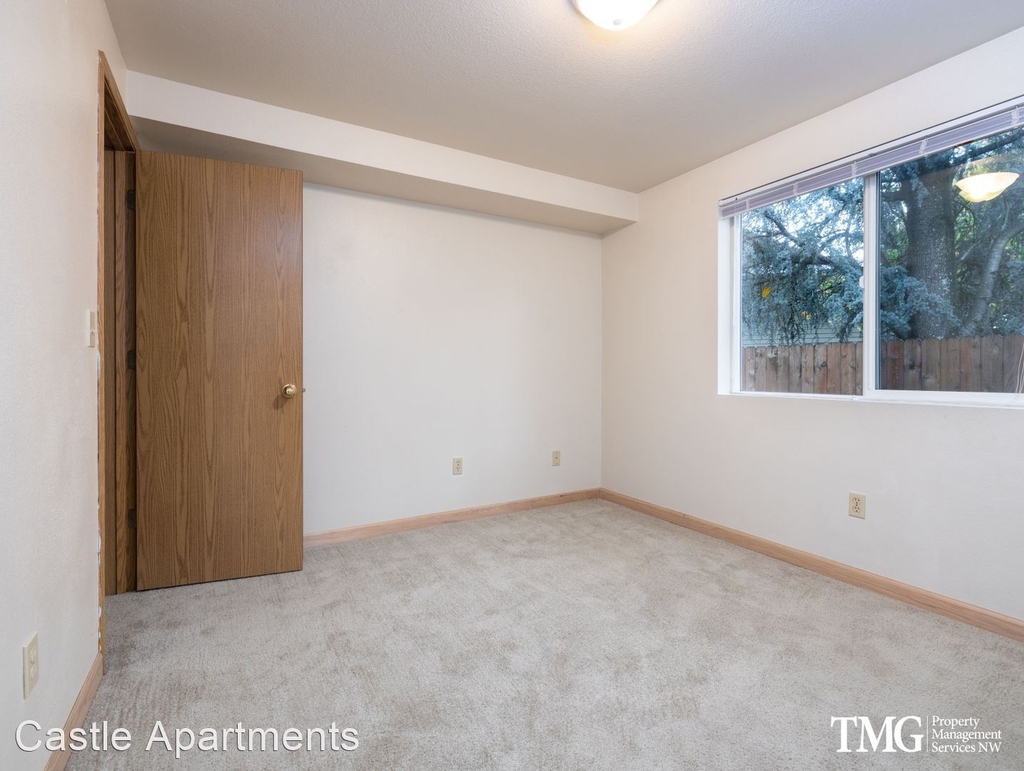 13708 Ne 18th St - Photo 1