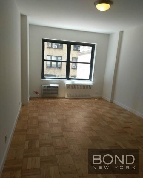 East 55th Street - Photo 2