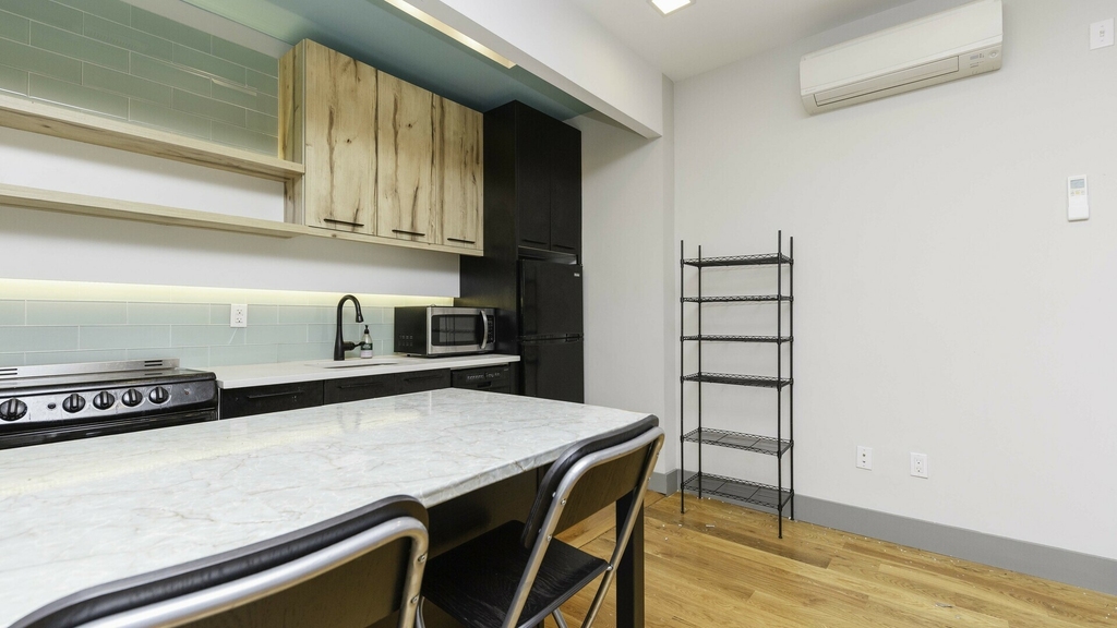 675 Grand St #3C - Photo 3