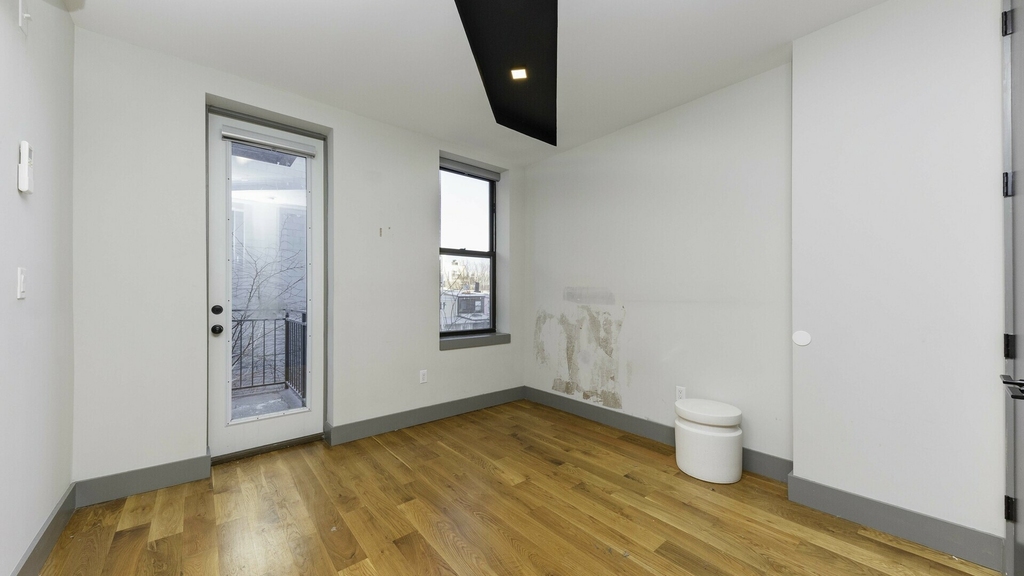 675 Grand St #3C - Photo 7