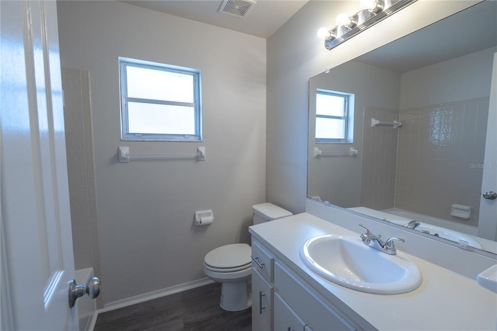 1037 Lowry Avenue - Photo 18