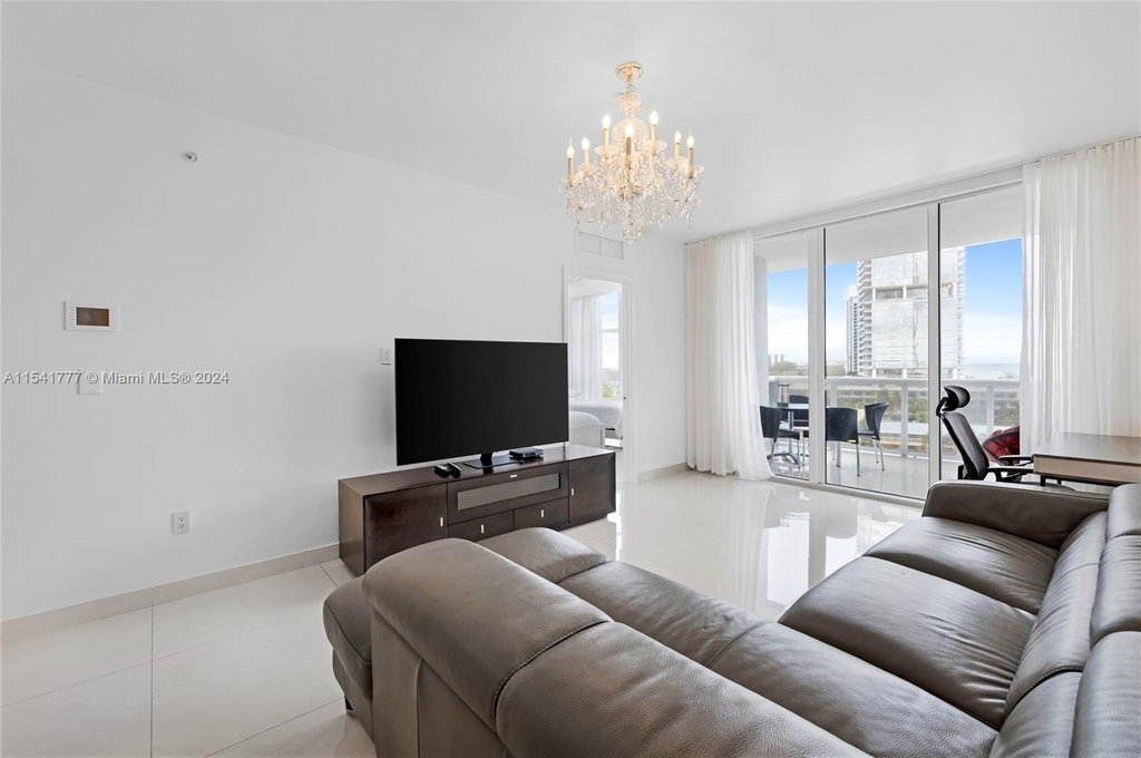 18201 Collins Ave - Photo 4