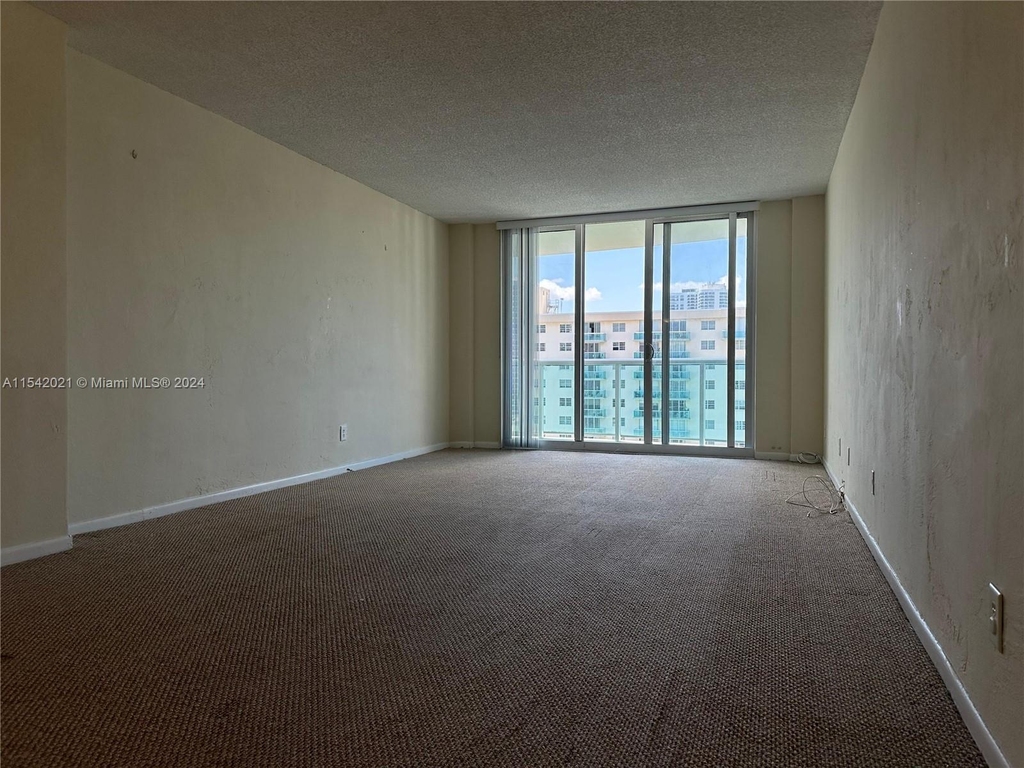 19380 Collins Ave - Photo 11