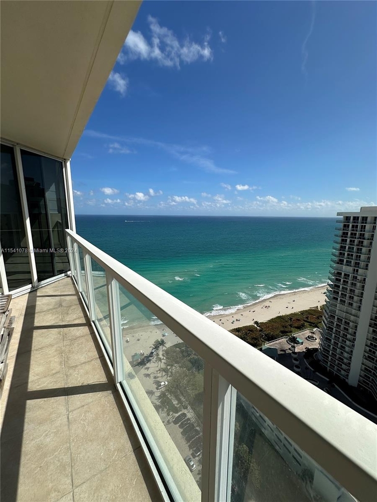 16699 Collins Ave - Photo 31