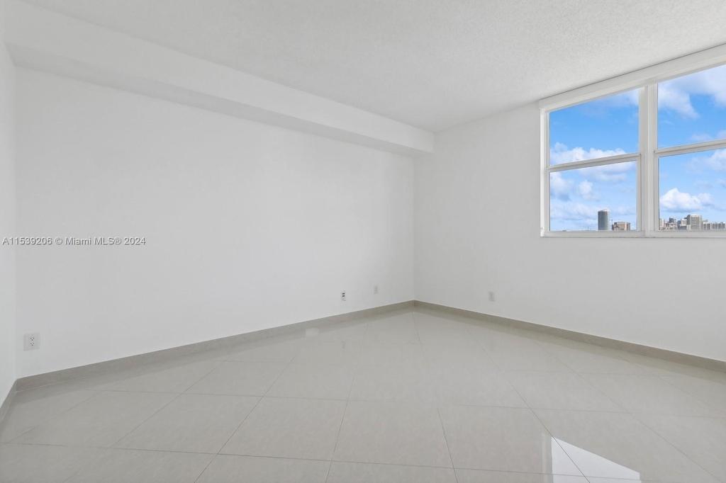 2475 Brickell Ave - Photo 18