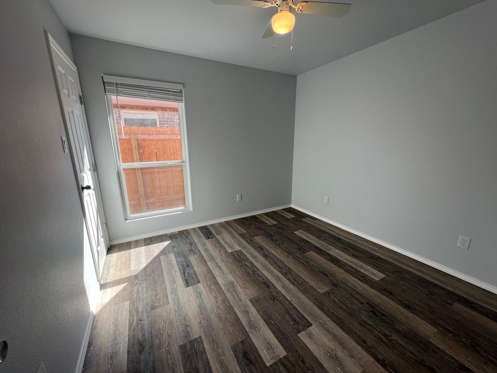 5605 Jarvis Street - Photo 9