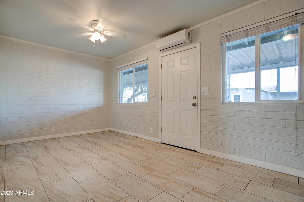 210 E Jones Avenue - Photo 10