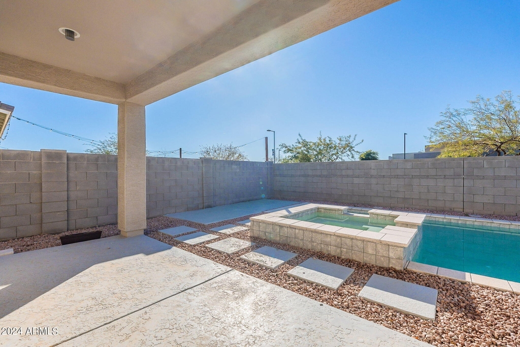 18541 W Mescal Street - Photo 31