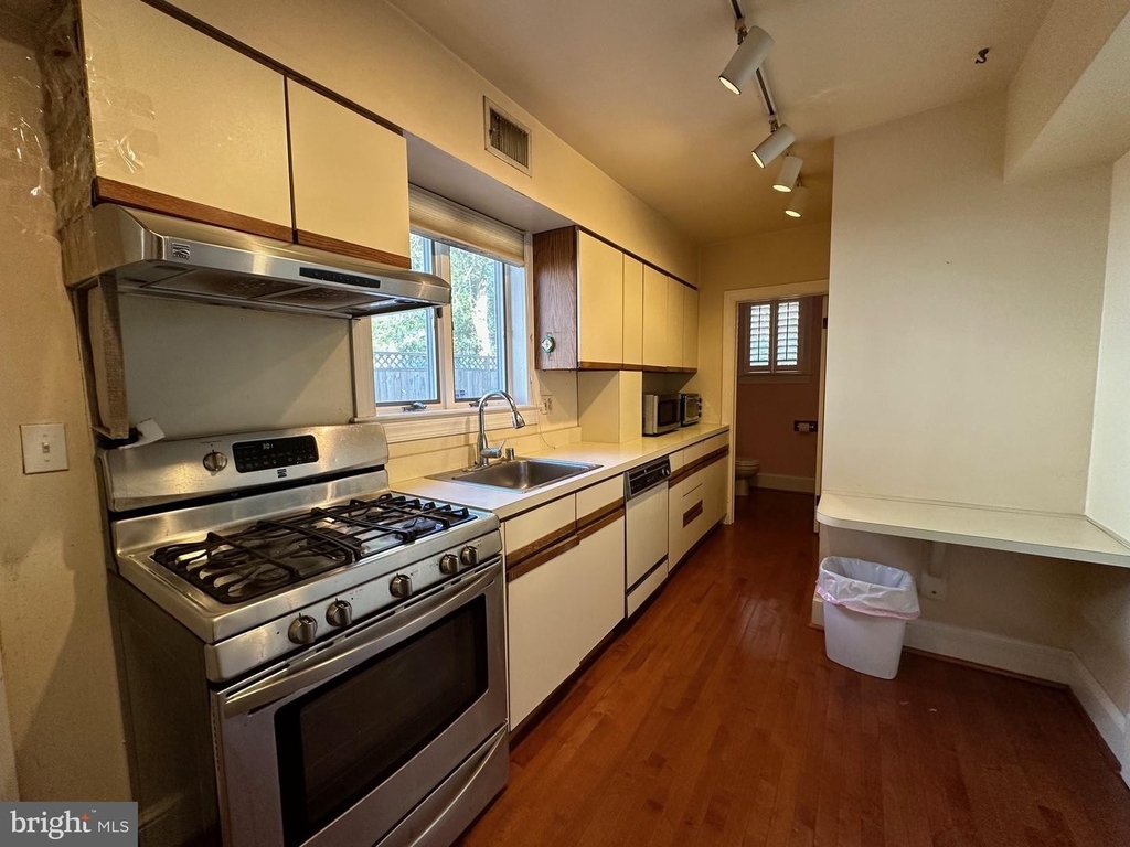 5401 32nd St Nw - Photo 9