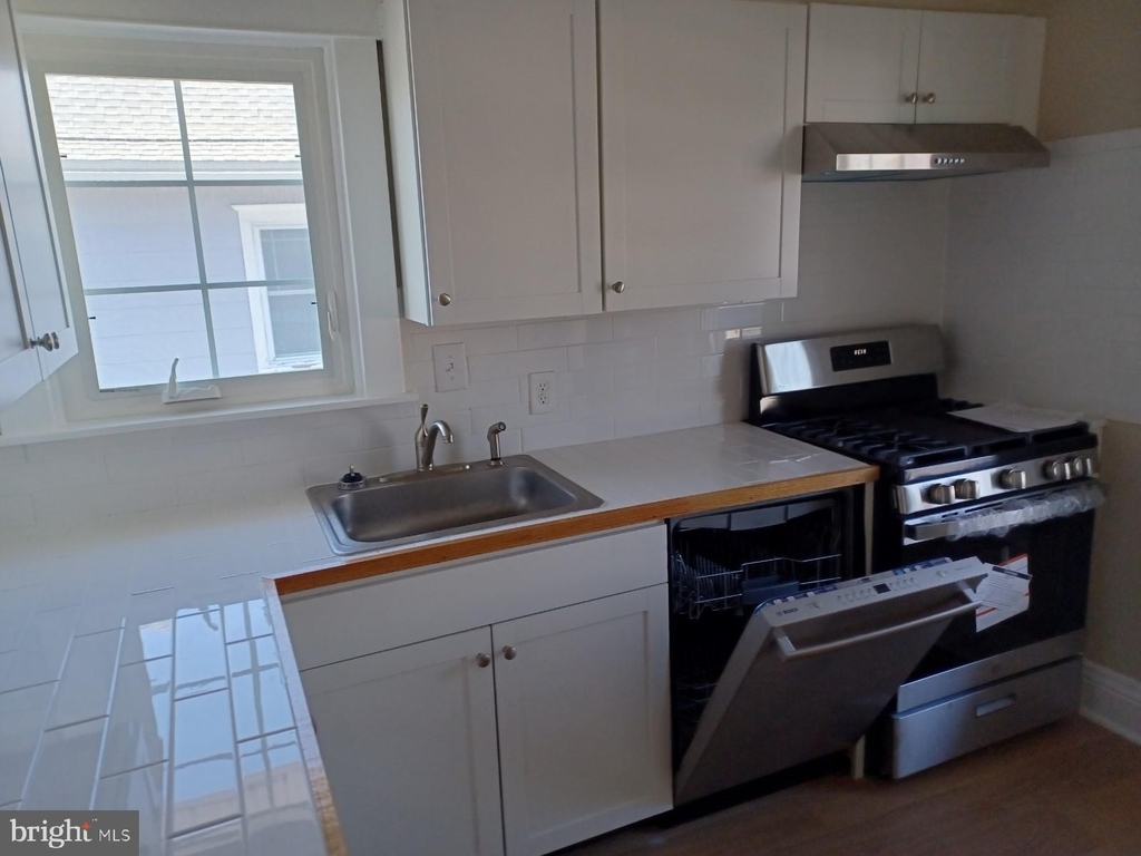 120 W Woodland Avenue - Photo 3