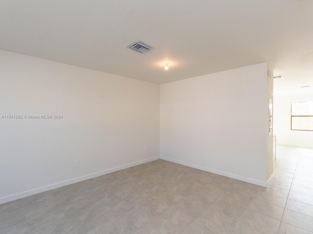 11820 Sw 247th Ter - Photo 5