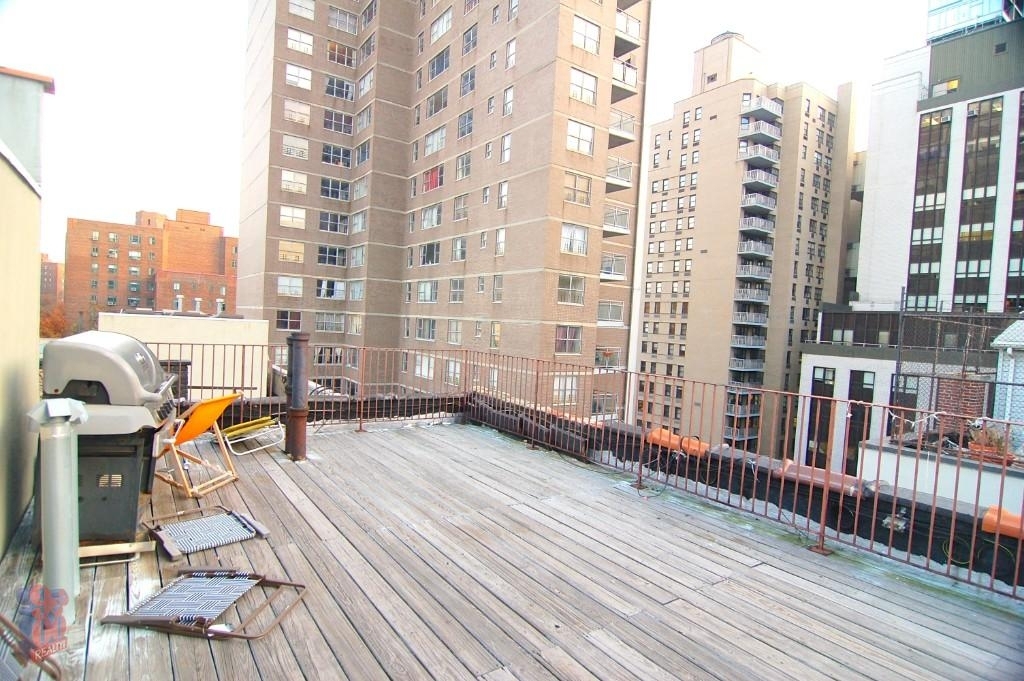 East 18th Street, Unit 5d - Photo 2