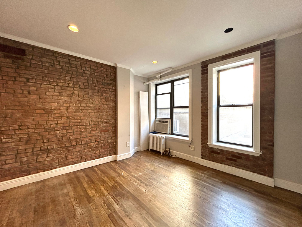 Mott & Prince St - Photo 1