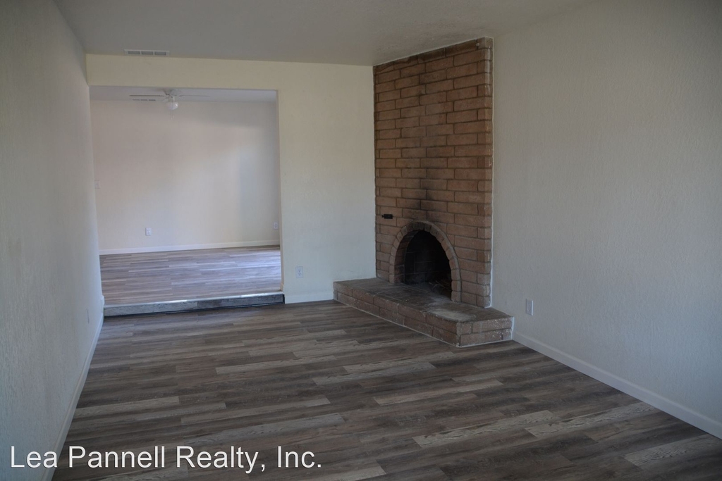 6523 Hillsdale Blvd - Photo 1