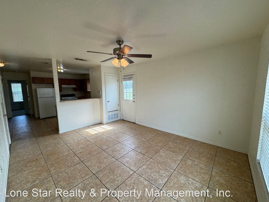 1901 Monte Carlo Ln - Photo 2