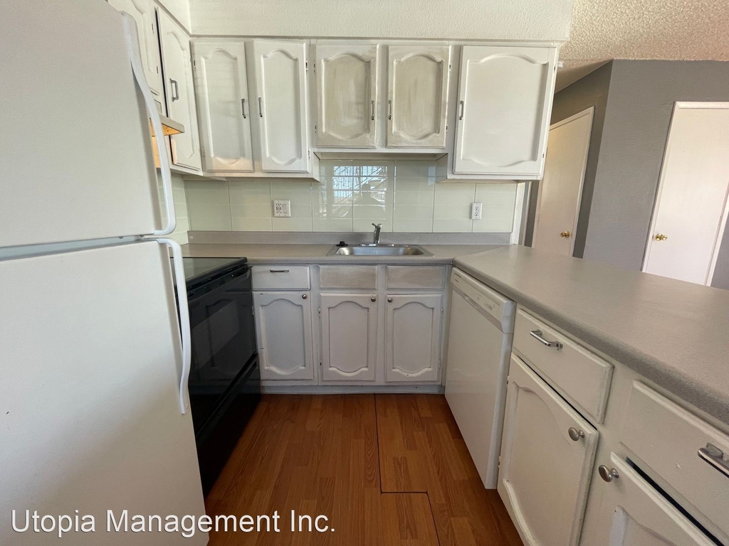 2560 E Street - Photo 3