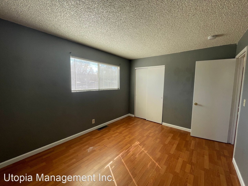 2560 E Street - Photo 6