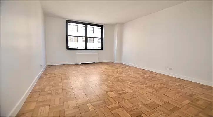  E 49th St - 2 BR, rare find - Photo 3