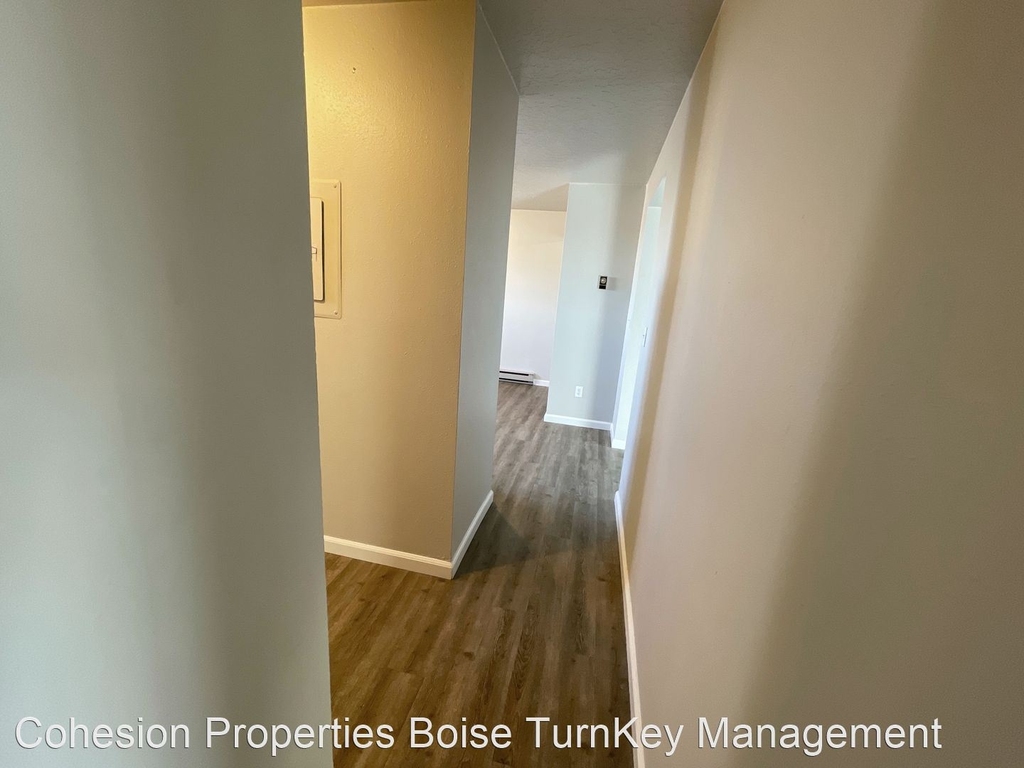 526 E Broadway Ave - Photo 22