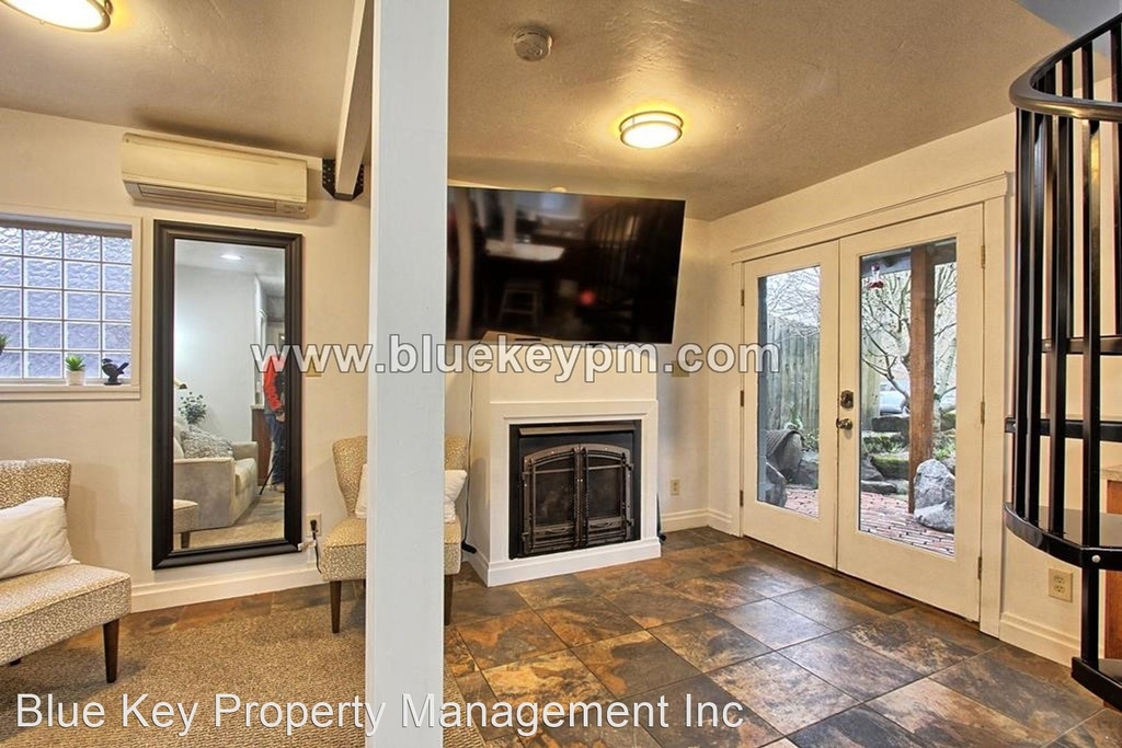 2515 Harney Street Unit A - Photo 1