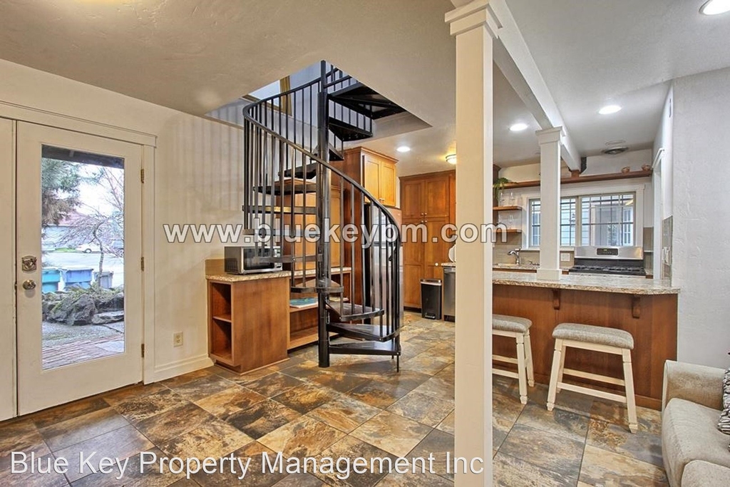 2515 Harney Street Unit A - Photo 2