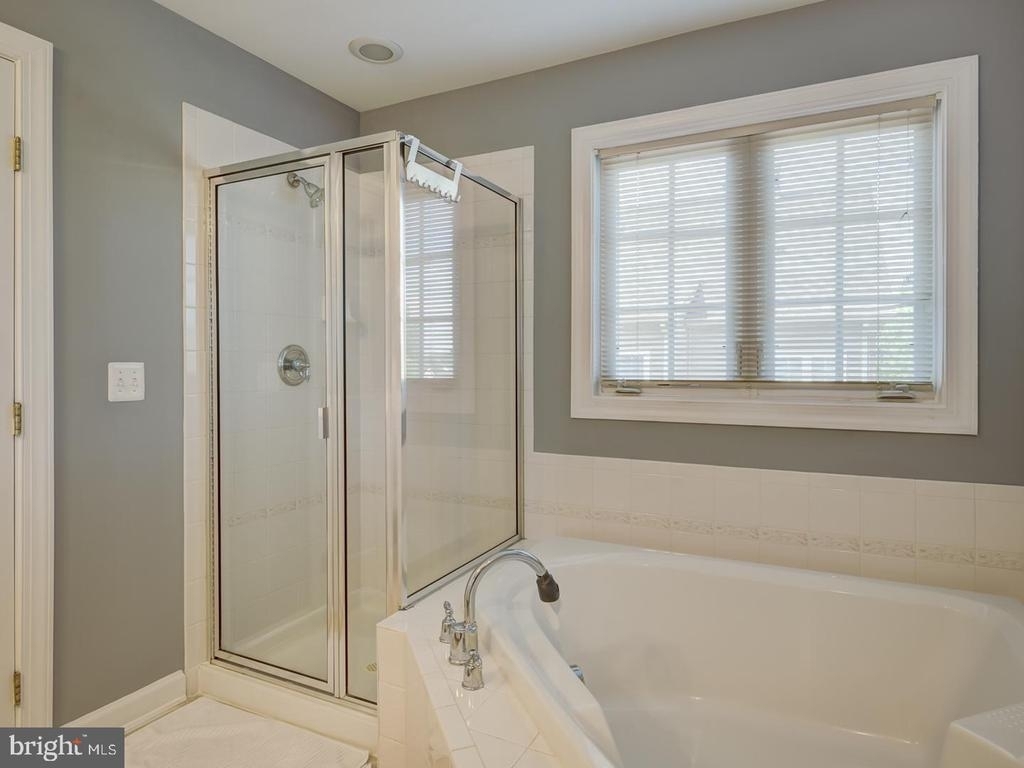 8410 Chaucer House Ct - Photo 40