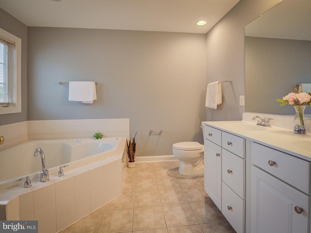 8410 Chaucer House Ct - Photo 11