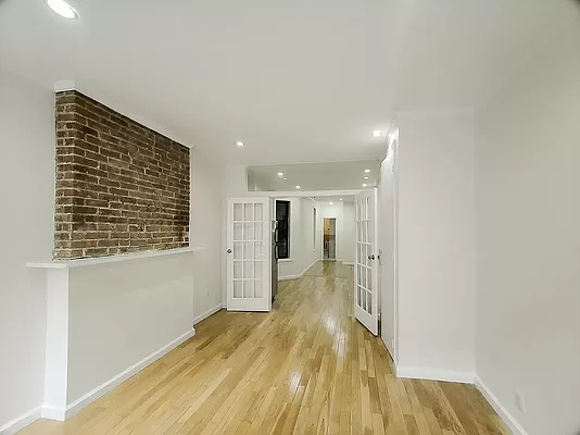 527 West 48th Street - Photo 4