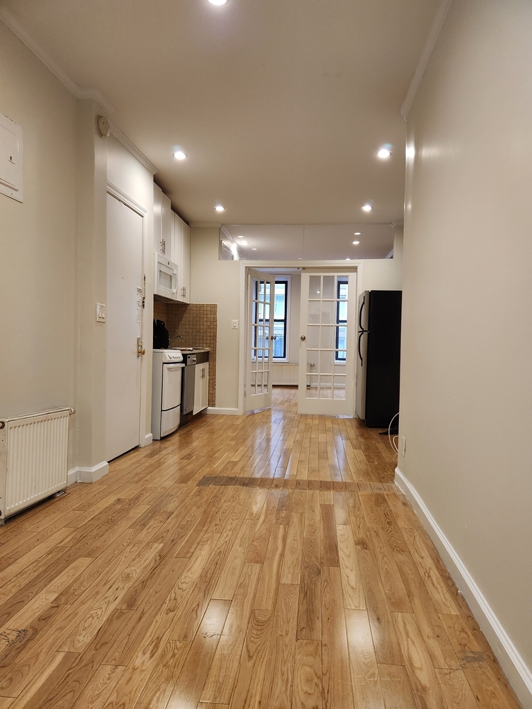 527 West 48th Street - Photo 1