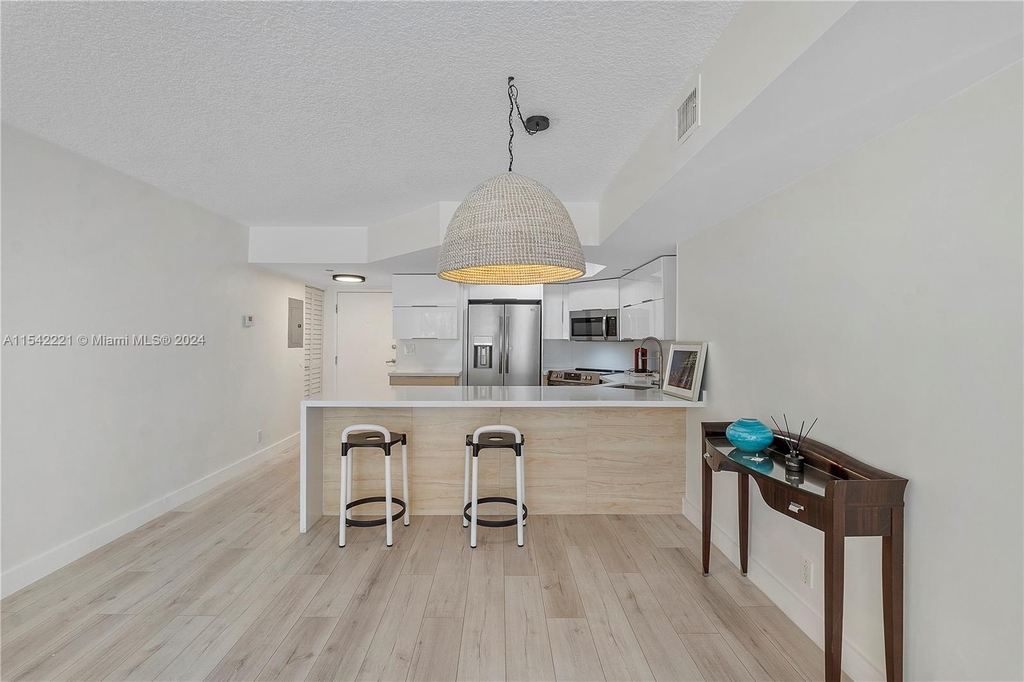 8911 Collins Ave - Photo 8