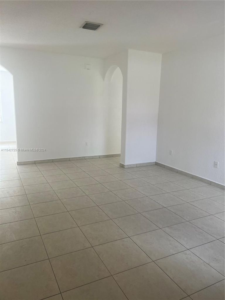 1304 Se 7th Ct - Photo 10