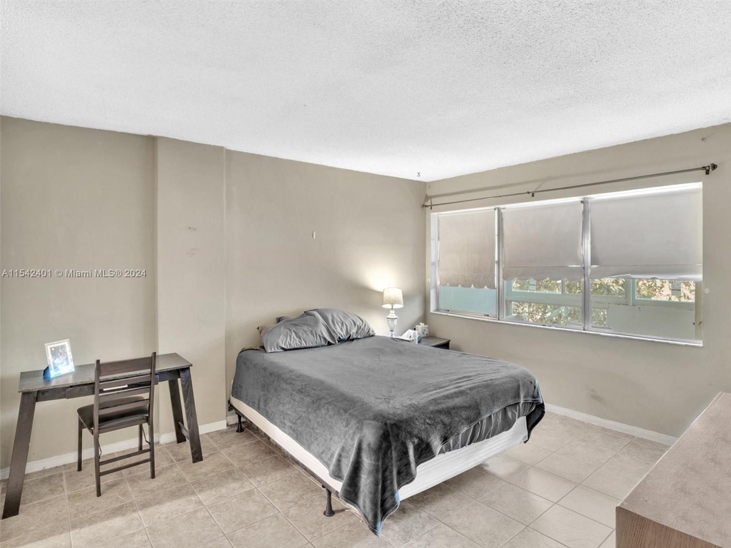 1333 E Hallandale Beach Blvd - Photo 23