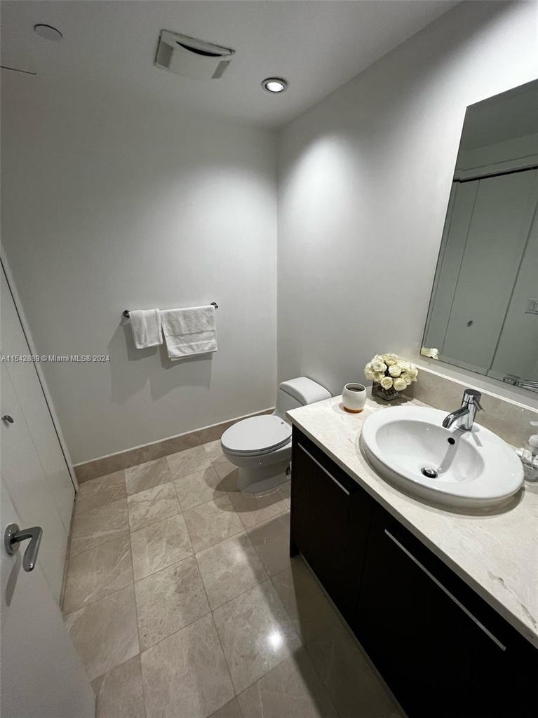 17121 Collins Ave - Photo 31