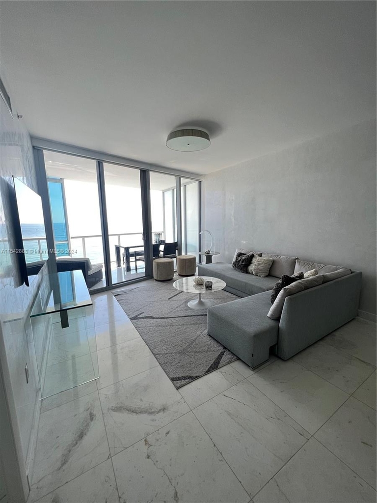 17121 Collins Ave - Photo 8