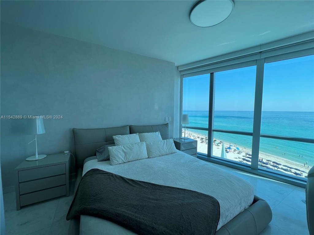 17121 Collins Ave - Photo 11
