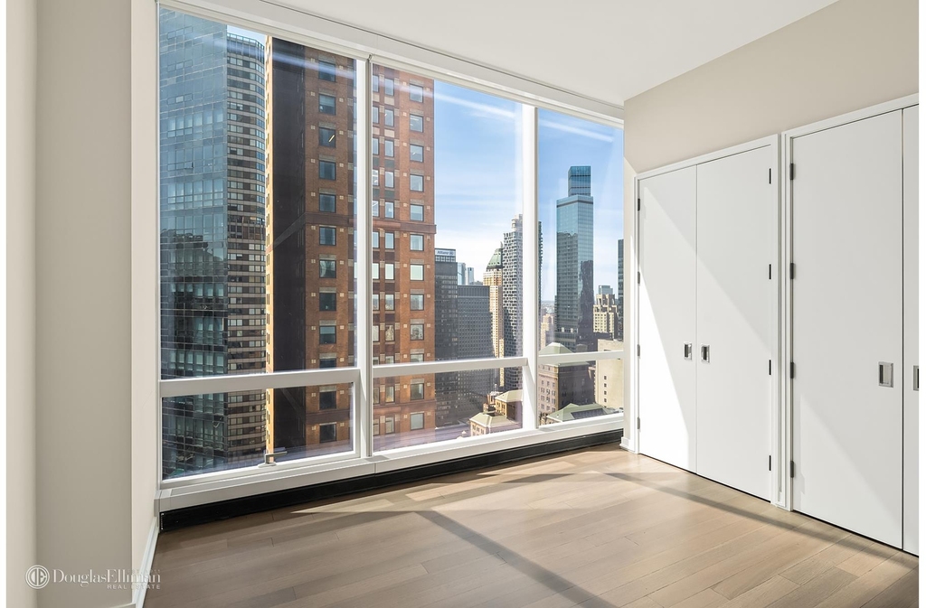 157 W 57th St - Photo 14