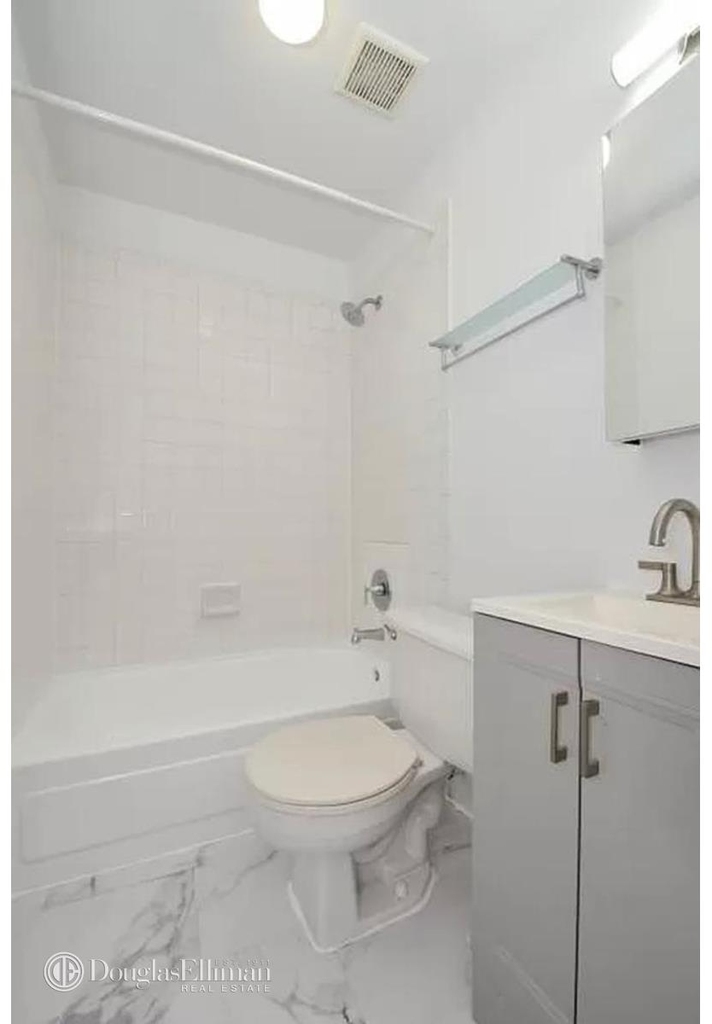 453 W 47th St - Photo 5