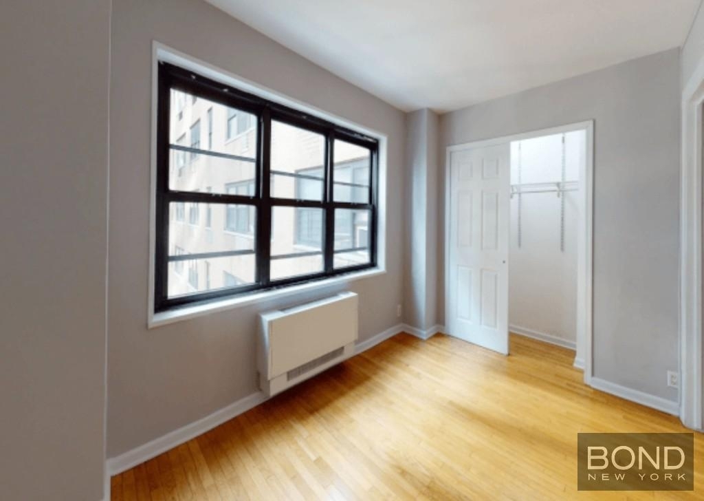 301 East 47th Street - Photo 5