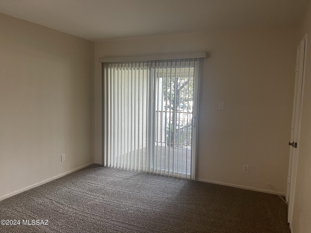 1600 N Wilmot Road - Photo 10