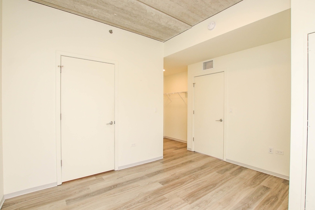 343 W Schiller Street - Photo 10