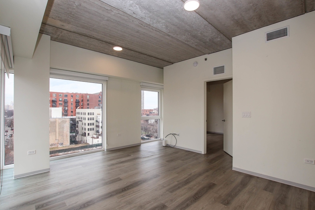 343 W Schiller Street - Photo 3