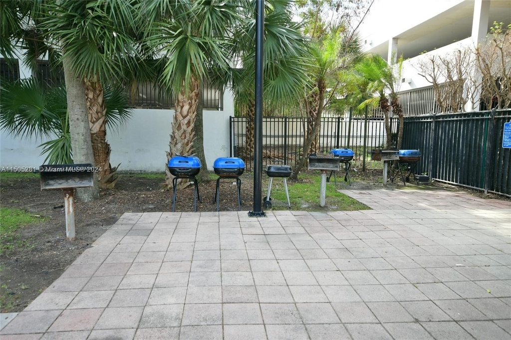 19370 Collins Ave - Photo 20