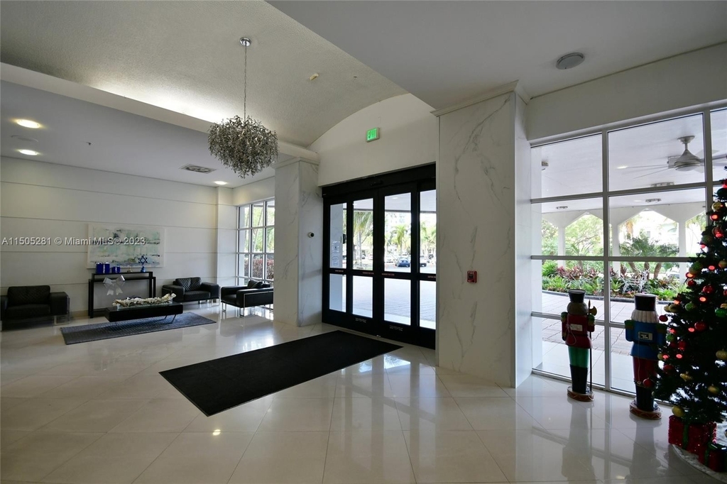 19370 Collins Ave - Photo 25