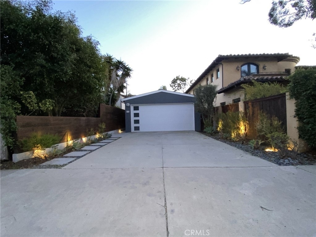 656 Rosecrans Avenue - Photo 2