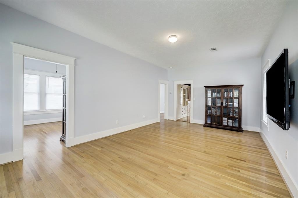 224 W 23rd Street - Photo 6