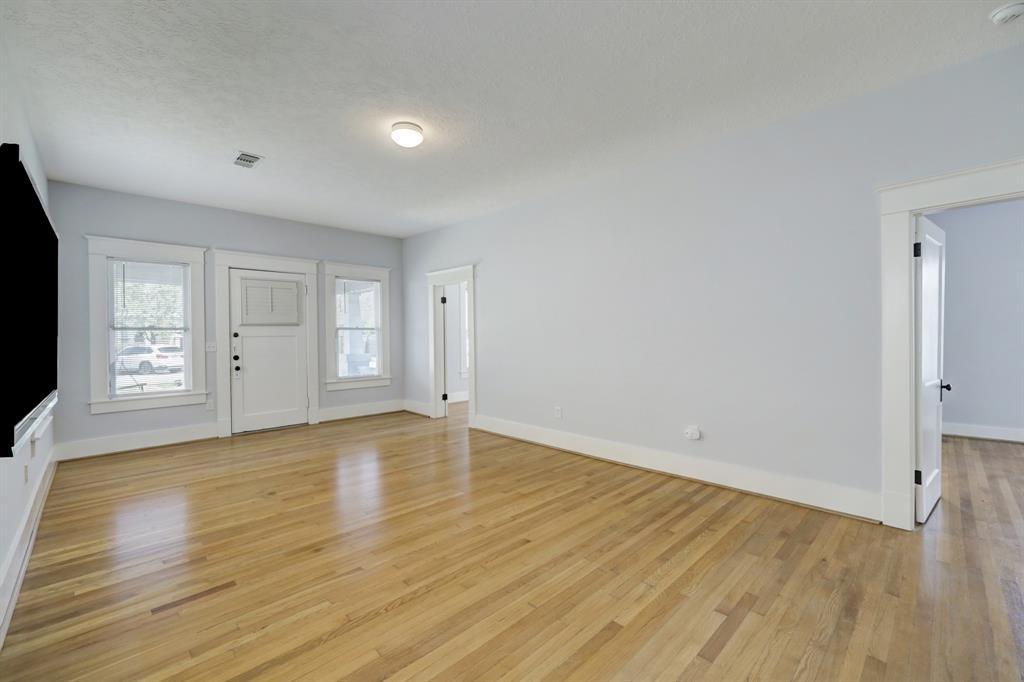 224 W 23rd Street - Photo 9