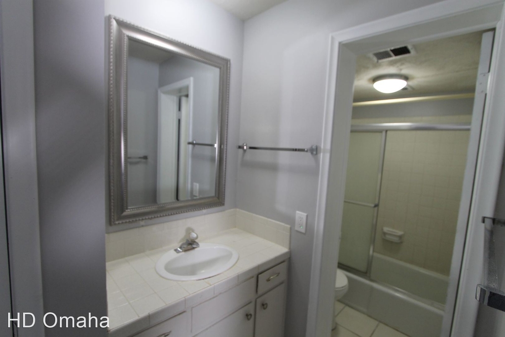 10715 O Street - Photo 2