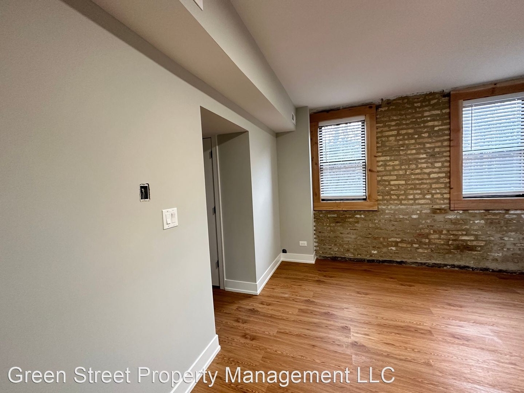 2207 W 18th - Photo 2