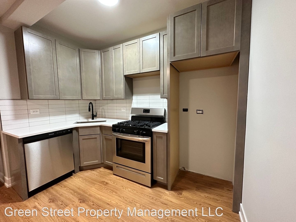 2207 W 18th - Photo 1