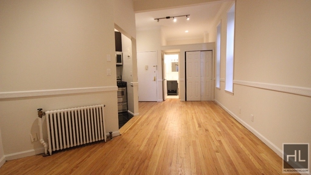 West 86 Street - Photo 3